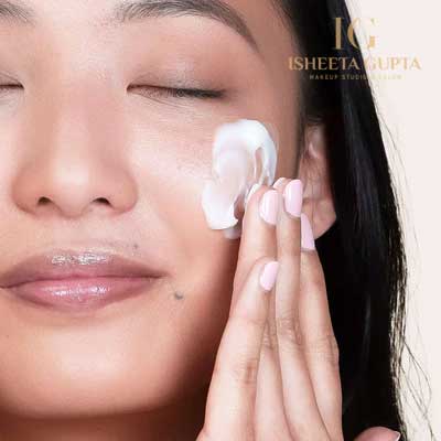 Reveal Your Best Self: Makeup Services and Skin Treatment Secrets