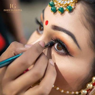 How Reliable Are Freelance Makeup Artists in Delhi for Destination Weddings
