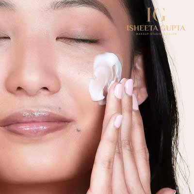 Reveal Your Best Self: Makeup Services and Skin Treatment Secrets